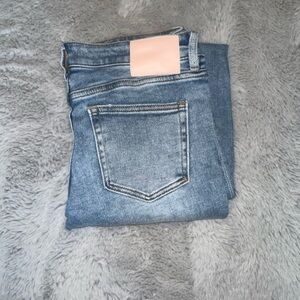 Women's Skinny Jeans in Light Blue Denim